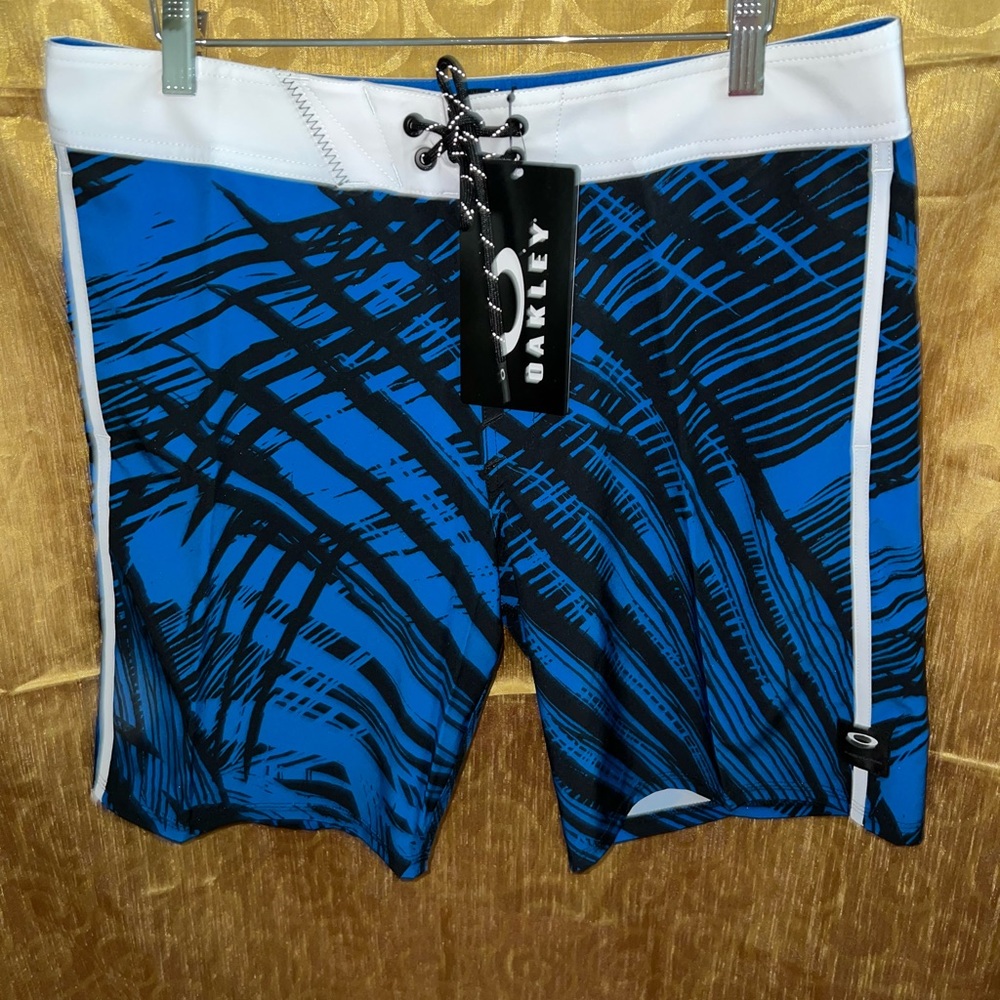 Mens short Oakley new size 32